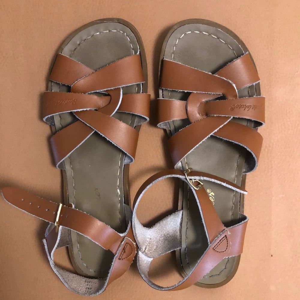 Tan saltwater sandals size 8 US (6 EU)